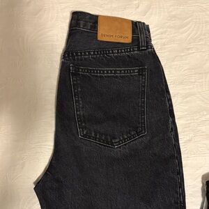 Denim Forum Black Jeans 
“THE NINA SUPER HIGH CIGARETTE 30L”